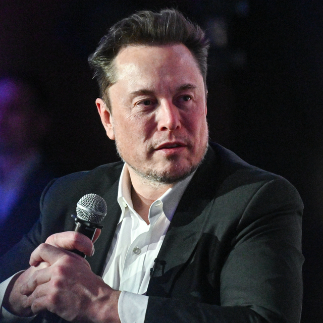 Musk'tan, aşırı sağcı ismin etkinliğinin basılmasına tepki