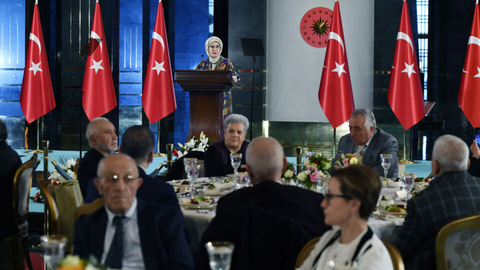 Emine Erdoğan, huzurevi sakinleriyle iftarda buluştu