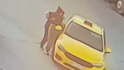 Anne ve kızın taksi öfkesi!