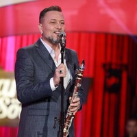 Hüsnü Şenlendirici kimdir?