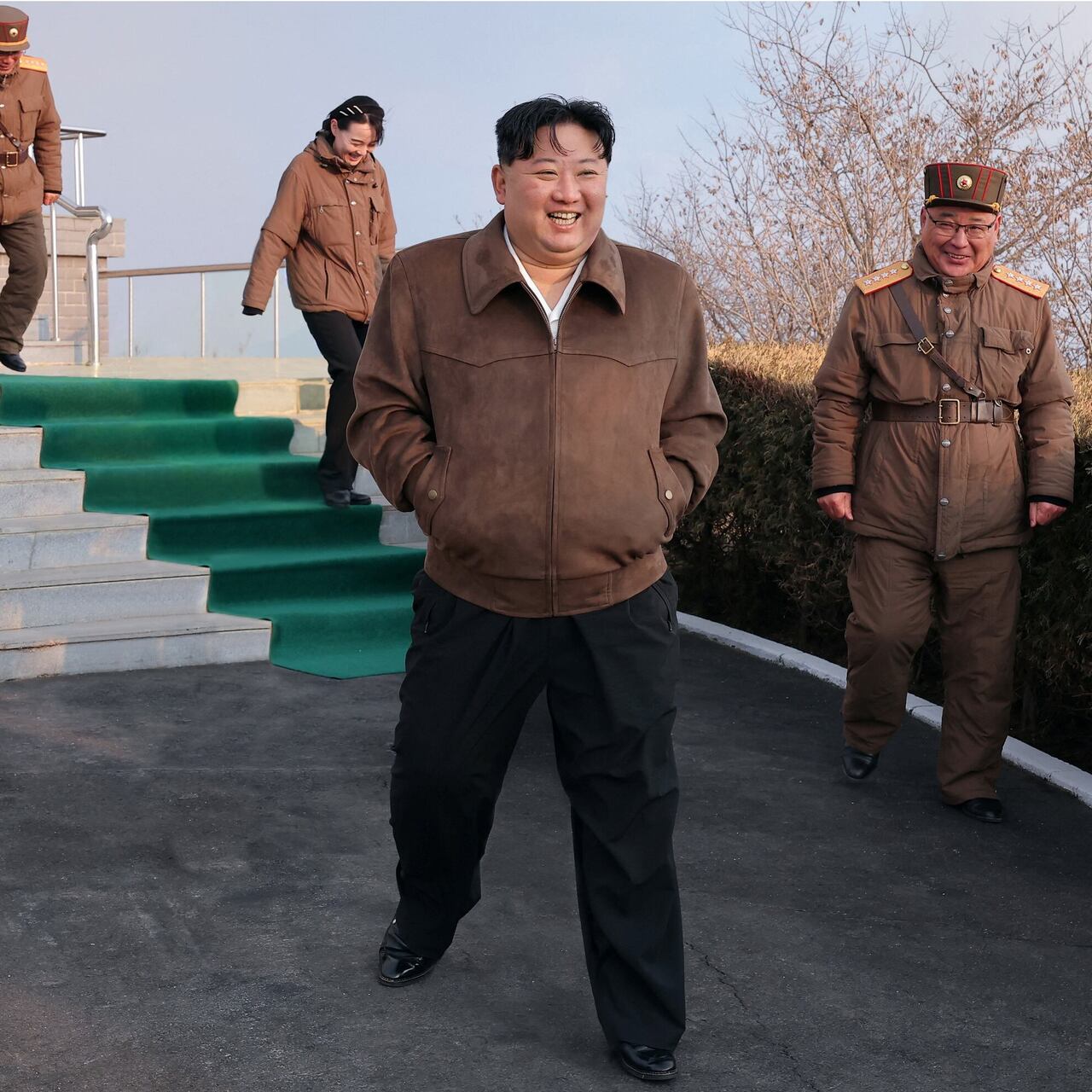 Kuzey Kore lideri bir kez daha silah denetledi