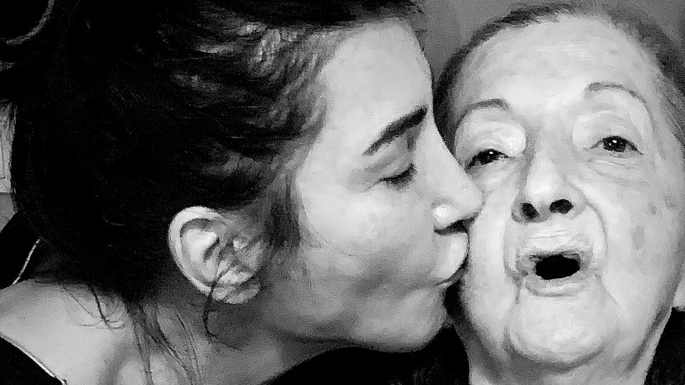 Annesiyle olan fotoğraflarını paylaştı