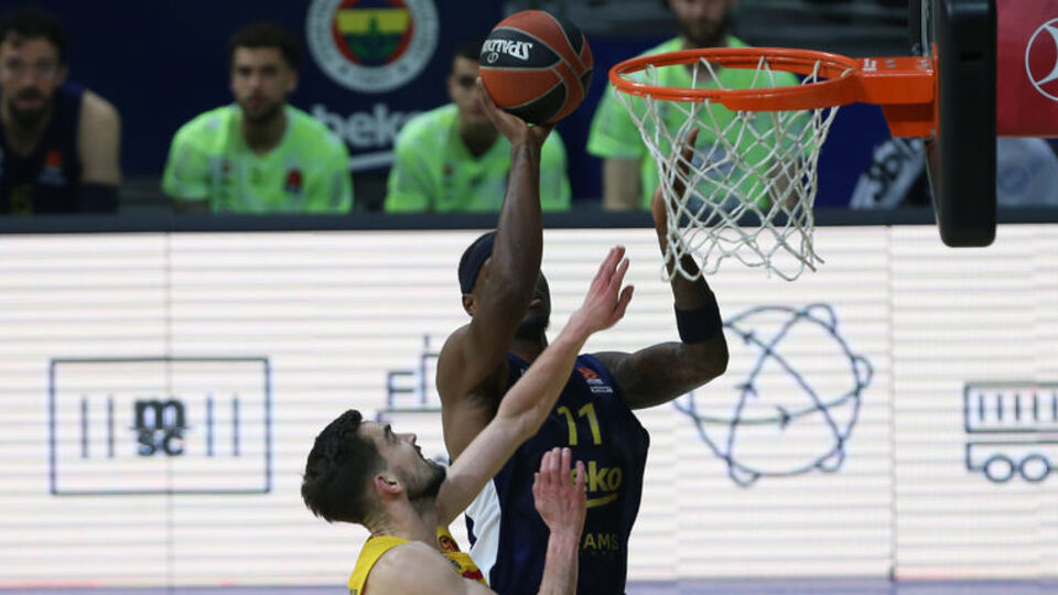 Fenerbahçe, Barcelona'yı devirdi!