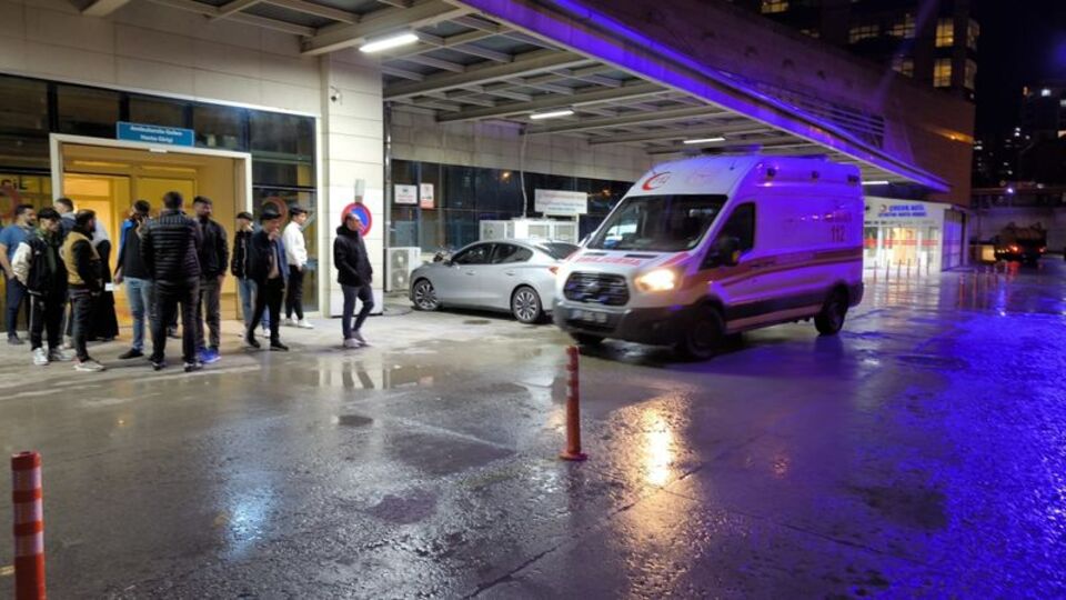 Tarım aracı devrildi: 1'i ağır 2 yaralı