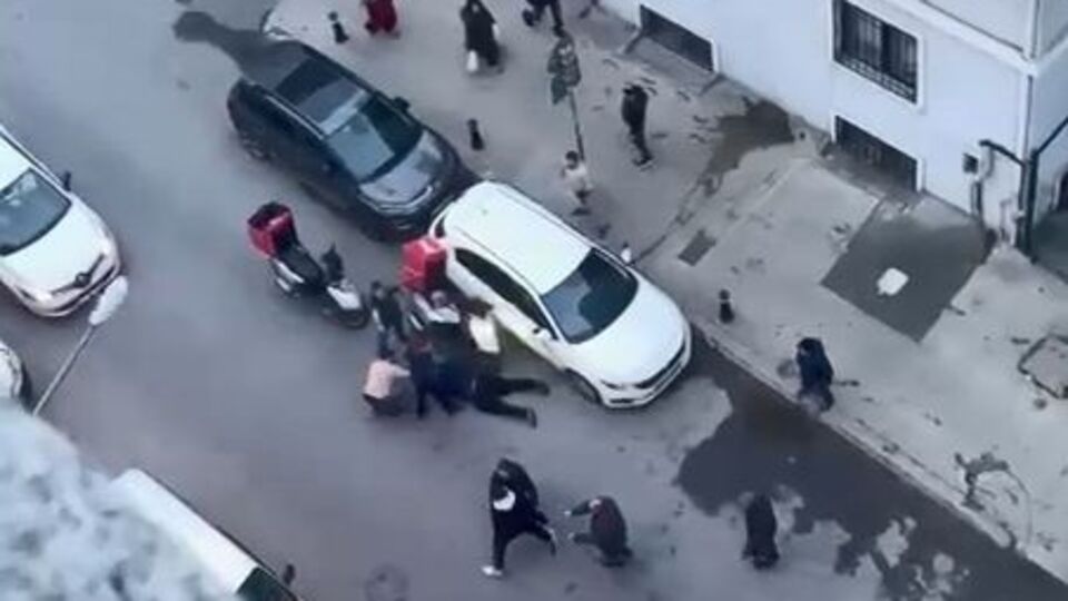 O anlar kamerada! Motokurye ile esnafın meydan savaşı!