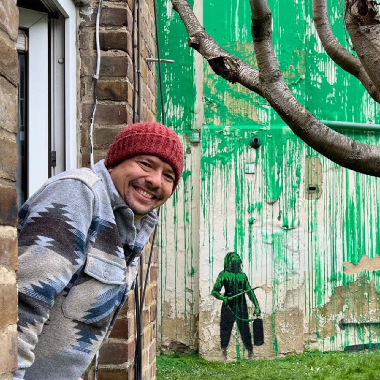 Banksy evinin duvarına resim yapınca meşhur oldu