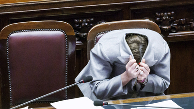 Başbakan kendini sakladı: "Rahatsız edici gözlerle bakmayın"