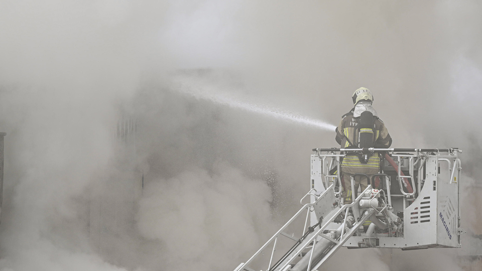 Sitelerde mobilya imalathanesinde yangın