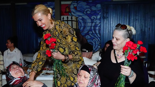 İftar yemeği verdi