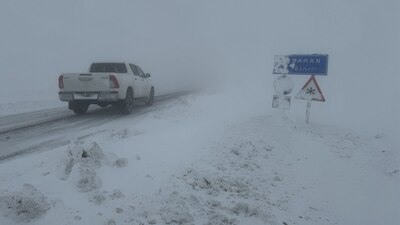 Çığ düştü iki il arası ulaşım kapandı