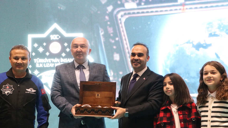 "Türkiye Ay'a yerli roketle gidecek"