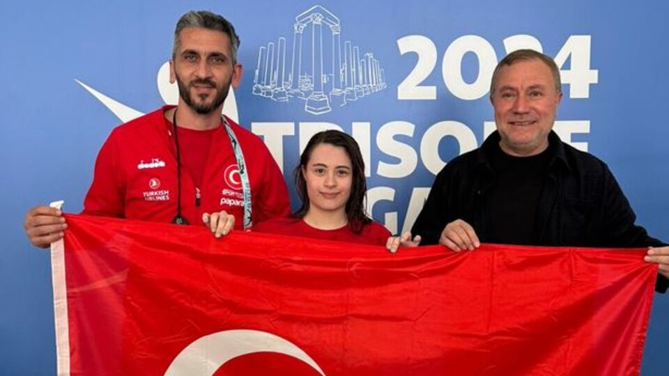 Özel milli yüzücü Ada Zehra'dan dünya rekoru!