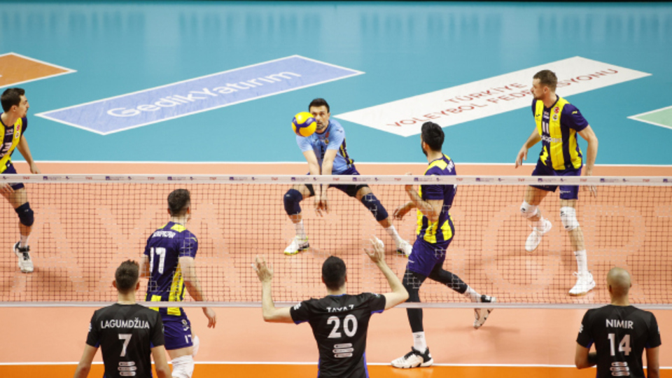 Halkbank'ın serisini Fener bitirdi