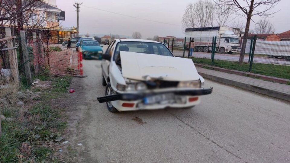 Bursa'da iki otomobil çarpıştı: 7 yaralı