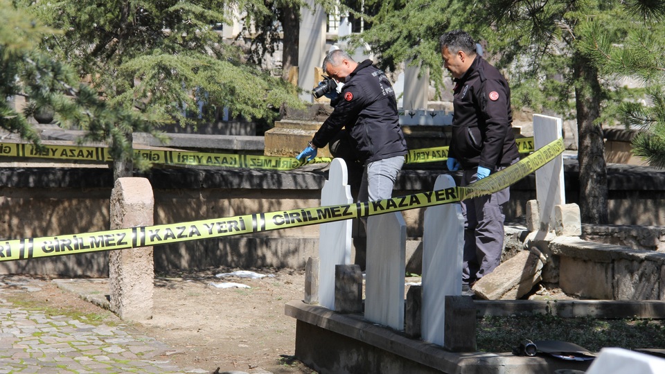 Mezarlıkta cenin bulundu