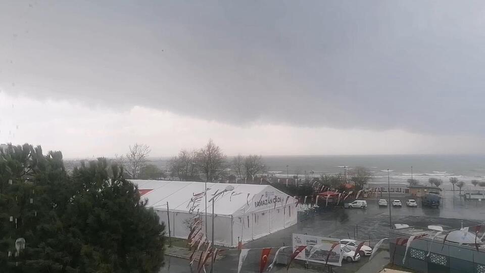 Şiddetli sağanak İstanbul'da!