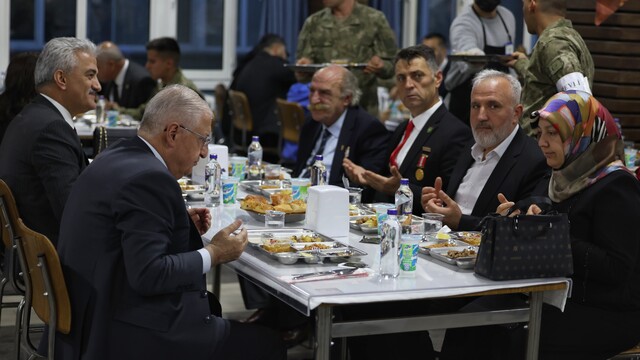 Şehit aileleri ve gazilerle iftar