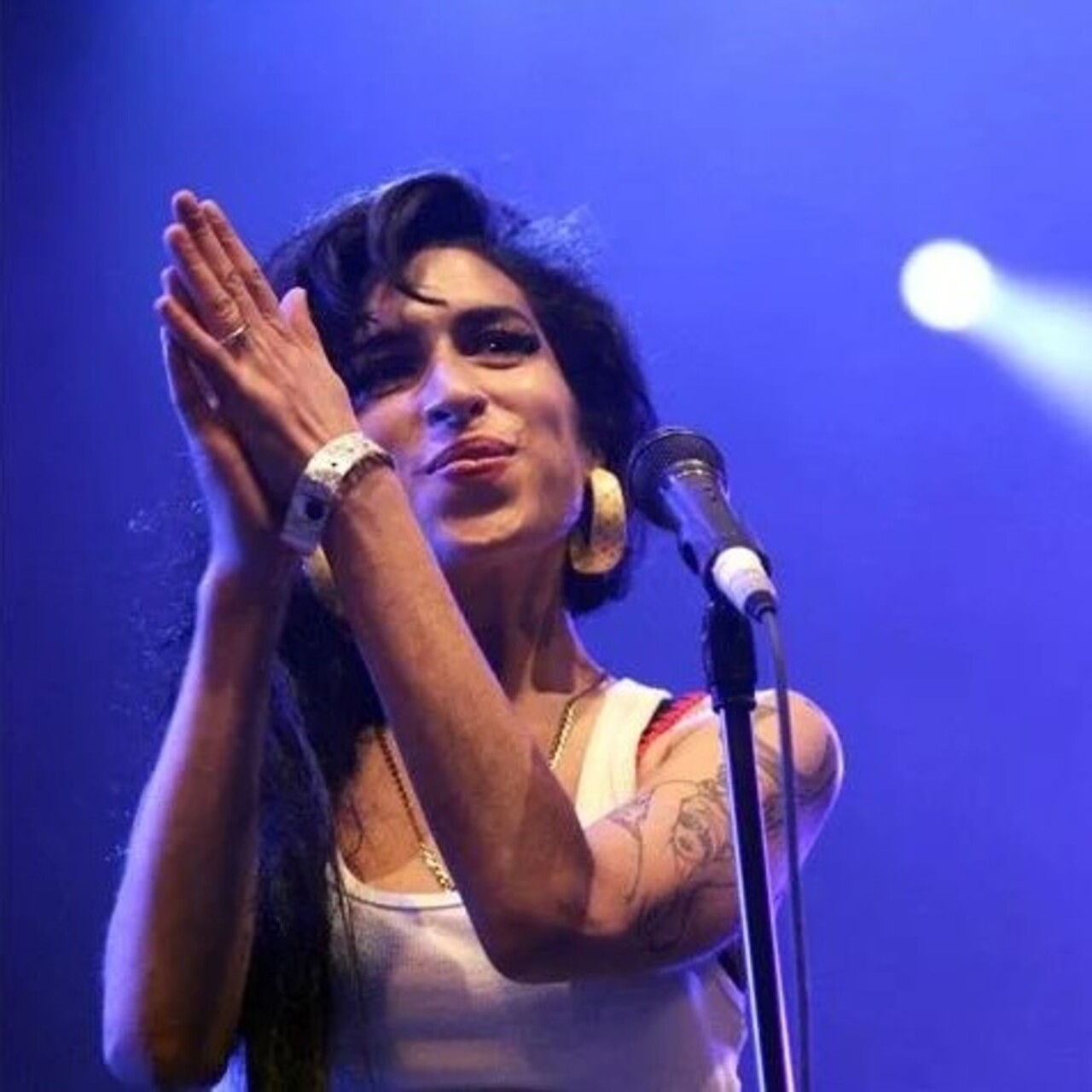 Amy Winehouse kaç yaşında öldü?