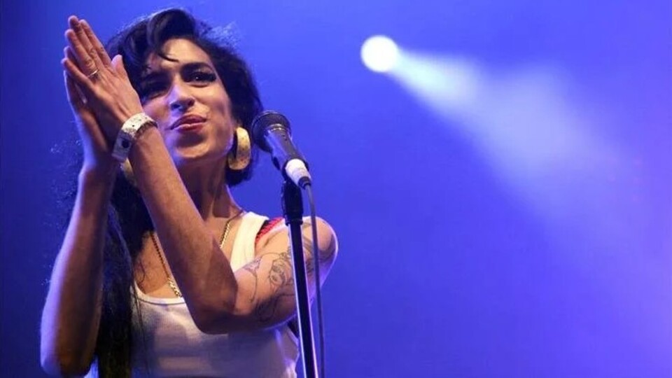 Amy Winehouse kaç yaşında öldü?
