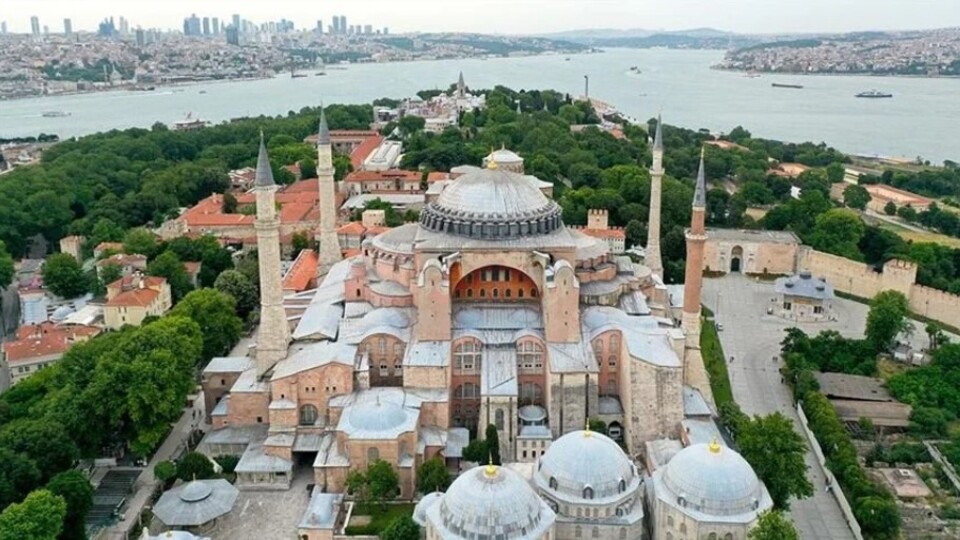 Ayasofya kaç yılında yapıldı?