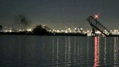 ABD'de geminin çarptığı köprü yıkıldı!