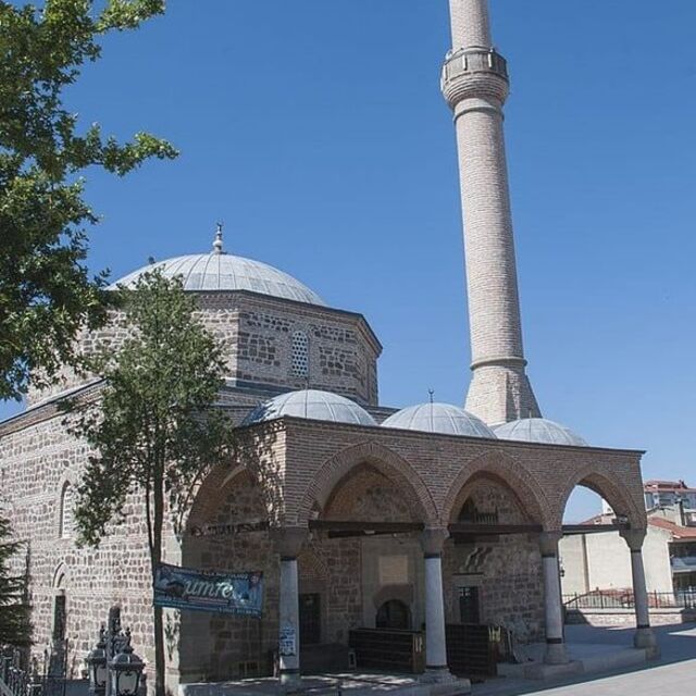 Orucu 3 dakika erken açtılar