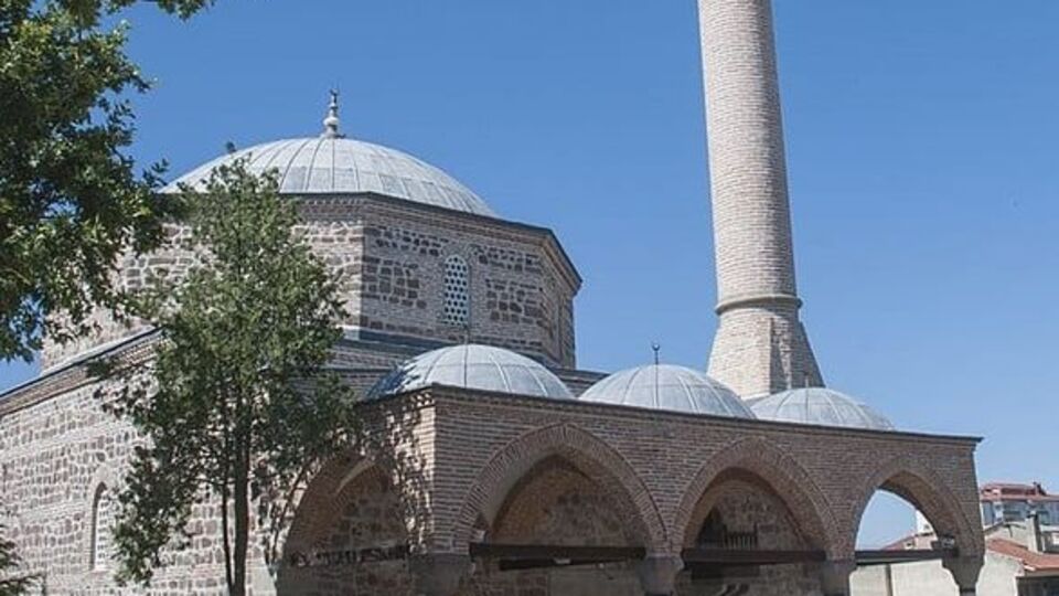 Orucu 3 dakika erken açtılar