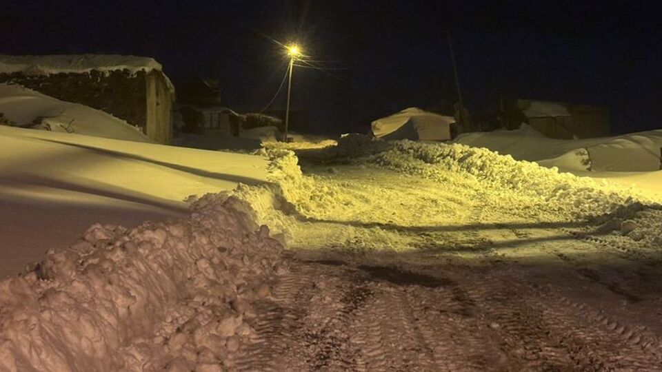 Ulaşıma kar engeli! 58 köy yolu kapandı