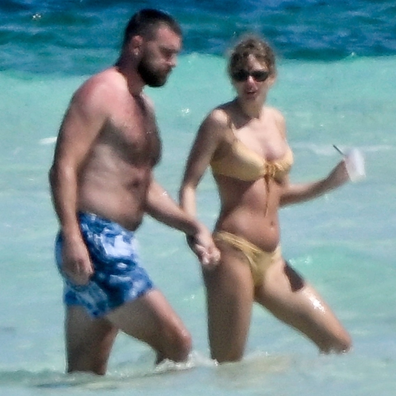Taylor Swift Bahamalar'da aşka geldi