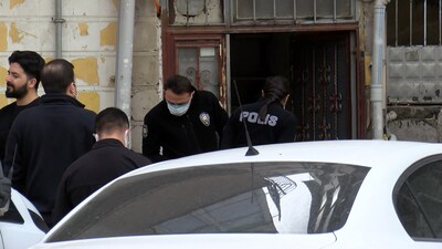 İstanbul'da yanan iş yerinde kan donduran görüntü!