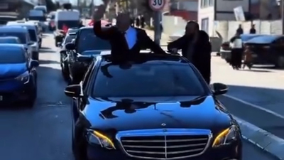 Muhtardan çakarlı seçim konvoyu