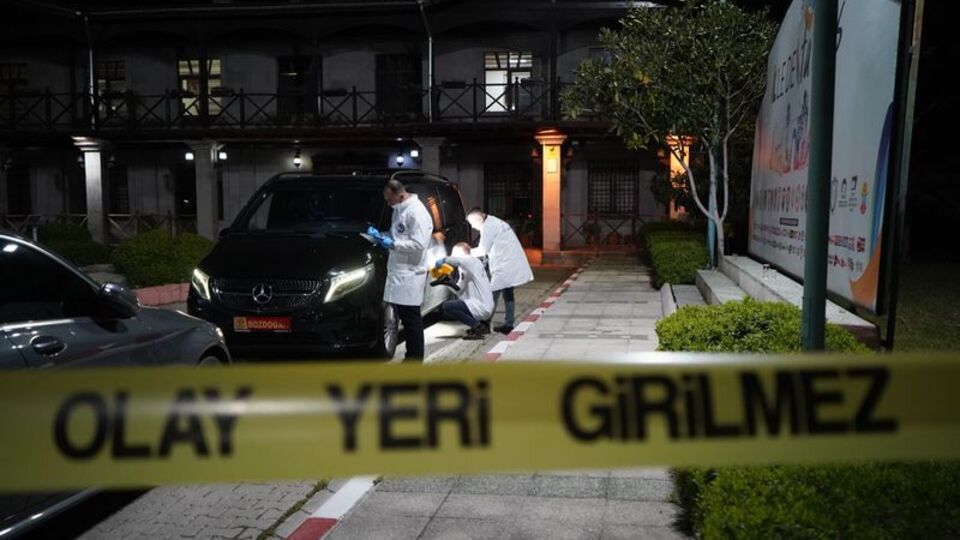 Memleket Partili adayın aracına saldırı