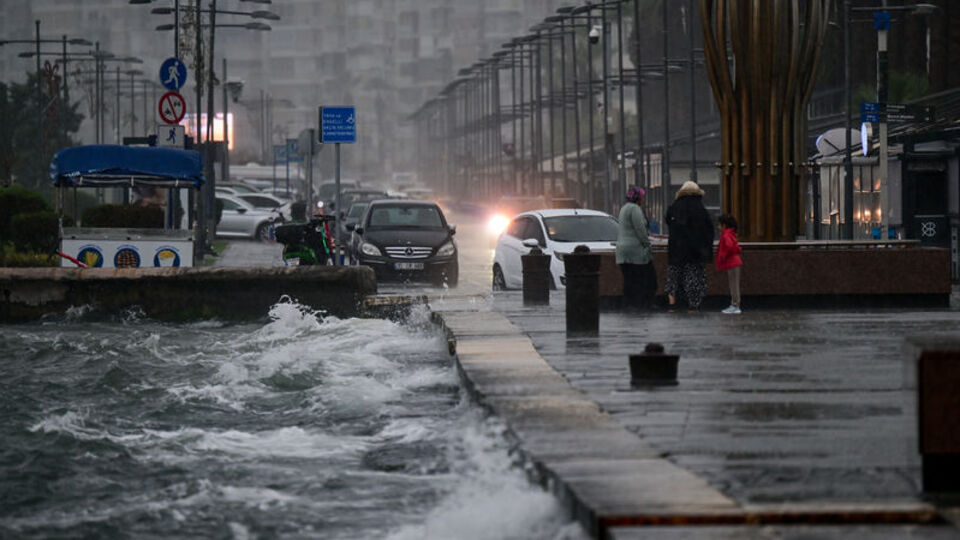 Ege'de sağanak, toz taşınımı ve çığ uyarısı
