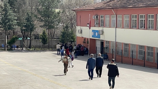 Okulda kimyasal gaz paniği