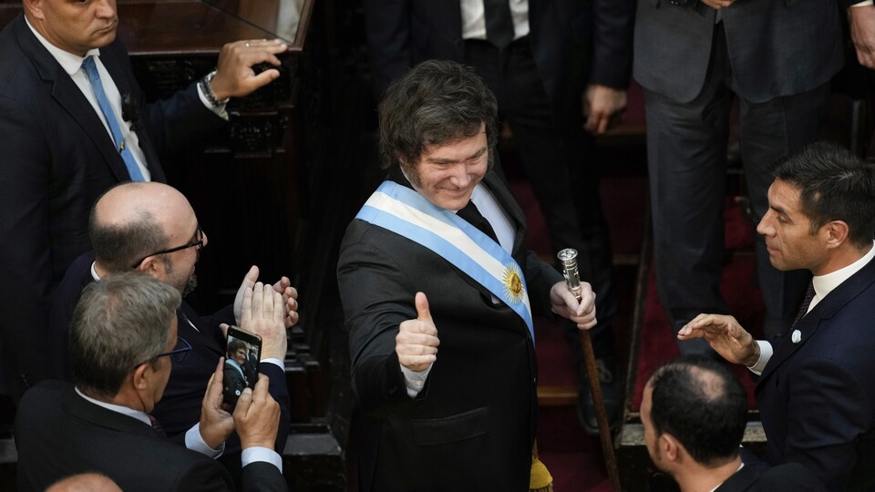 Milei, Petro'ya "terörist" dedi