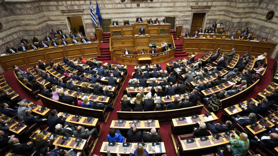 Miçotakis hükümeti güvenoyu aldı