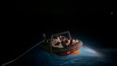 İzmir açıklarında 23 düzensiz göçmen kurtarıldı, 2'si yakalandı