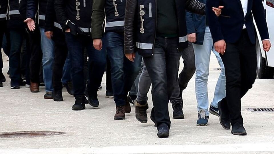 20 ilde FETÖ'ye 'Kıskaç': 70 gözaltı