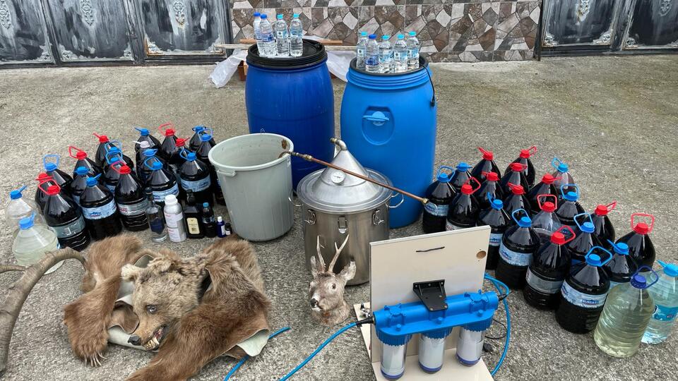 Çanakkale'de köye sahte içki basını