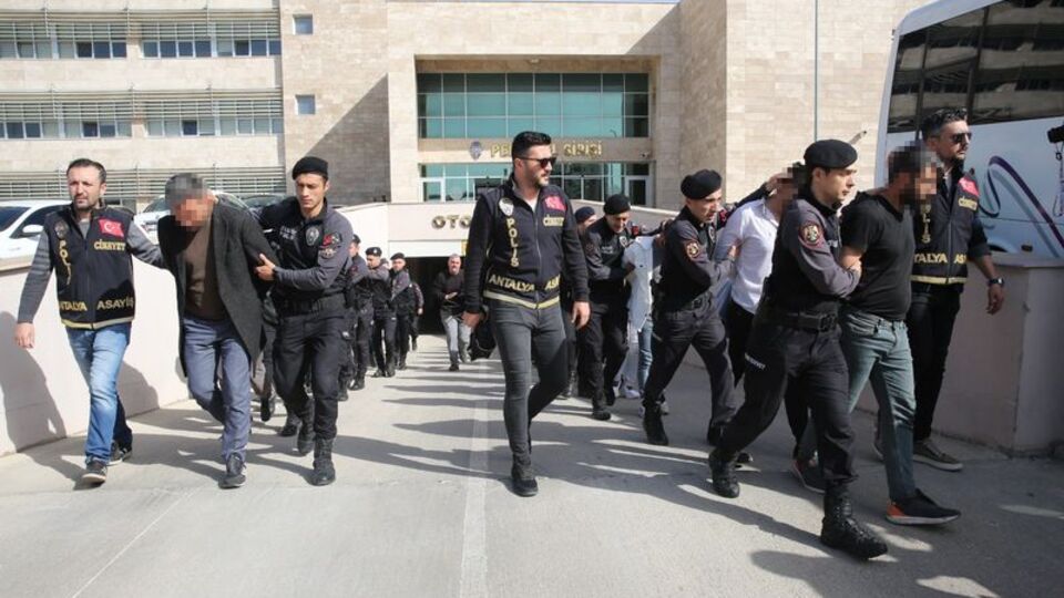 Mermiler yağdı! 14 kişi tutuklandı