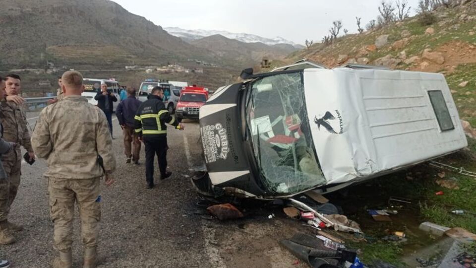 Okul servisi devrildi: 1 ölü, 6 yaralı