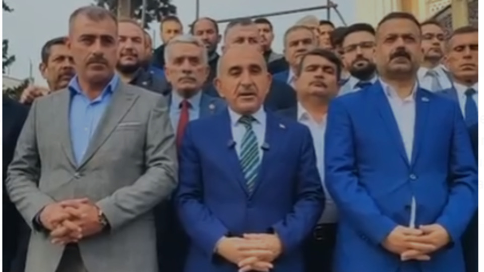 MHP'li adaydan rakiplere baklava