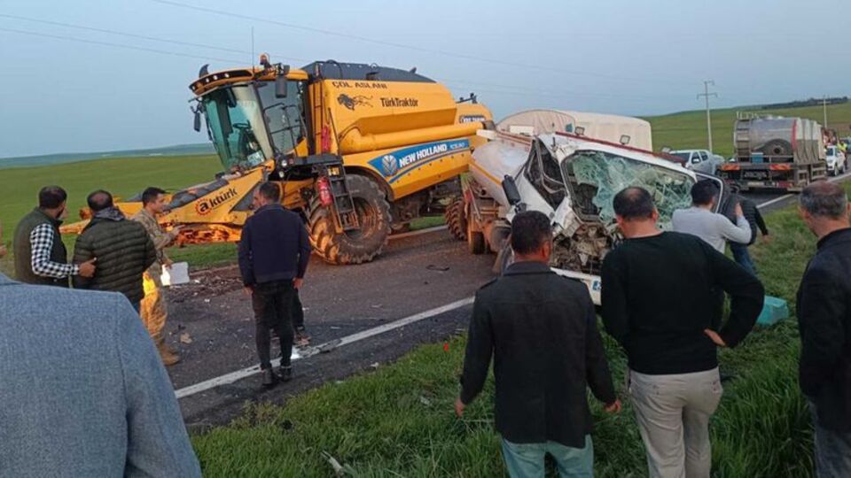 Biçerdöverle çarpışan tankerin sürücüsü öldü