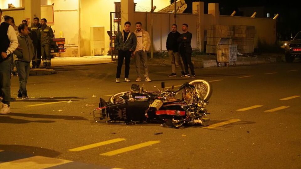 Otomobille çarpışan motosikletin sürücüsü öldü