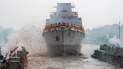 Hindistan donanması, korsanların esir aldığı mürettebatı kurtardı