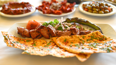 İftarda aşırı yemek, sindirim sistemini zorluyor