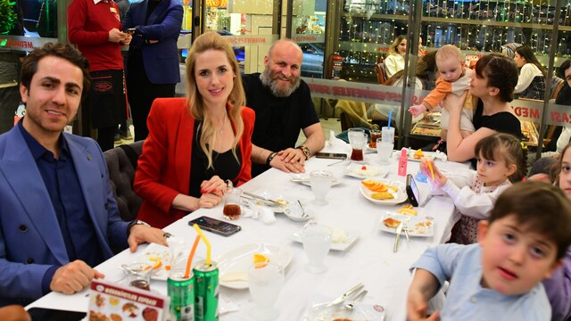İftar yemeğine katıldılar