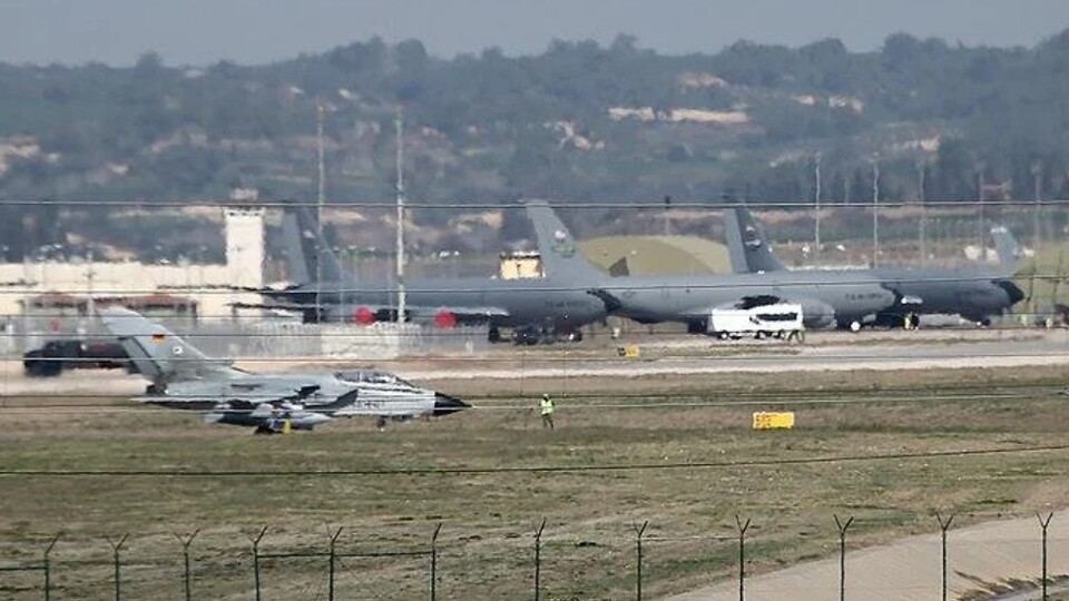 Ladin'in pankartını asan 2 kişiye gözaltı