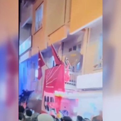 Tavas'ta CHP binasında balkonun çökmesi sonucu 18 kişi yaralandı