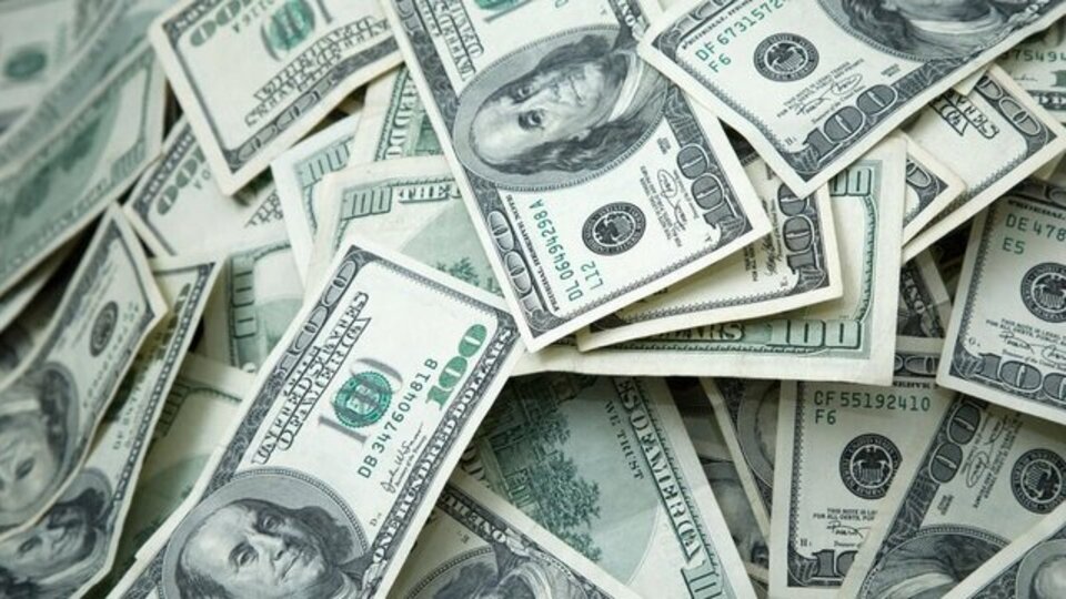 Dolar güne hareketli başladı